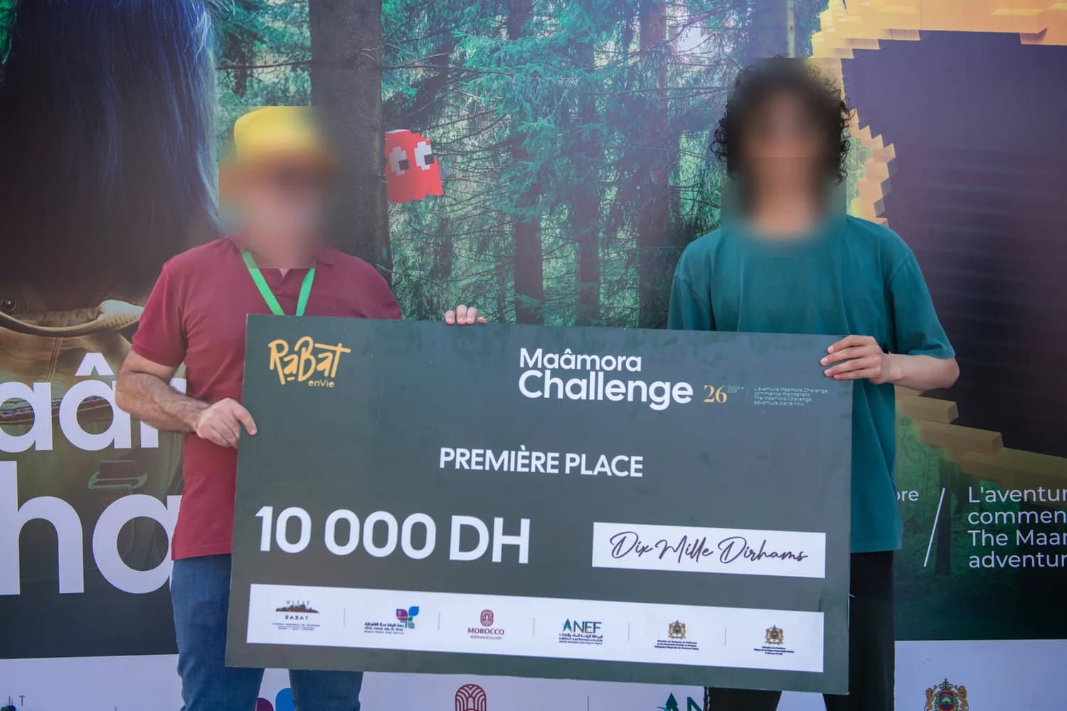 The Maamora Challenge first prize being awarded, a 10,000 DH cheque, in front of the event backdrop.